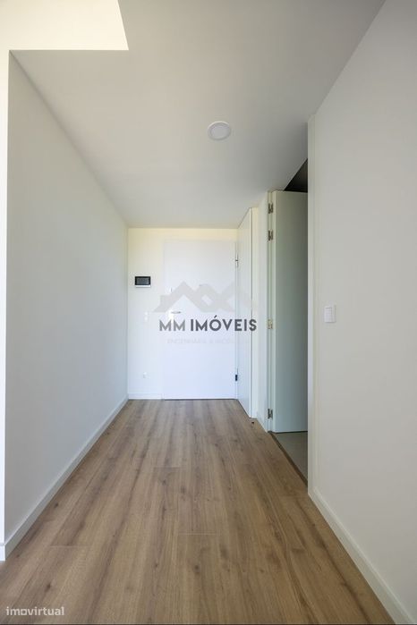 Apartamento T1 Novo |  Polo Universitário  | S. João | Varanda | Garag