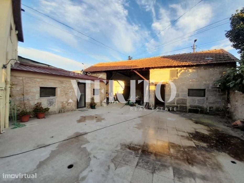 Casa centenária (1911) remodelada para Alojamento local!