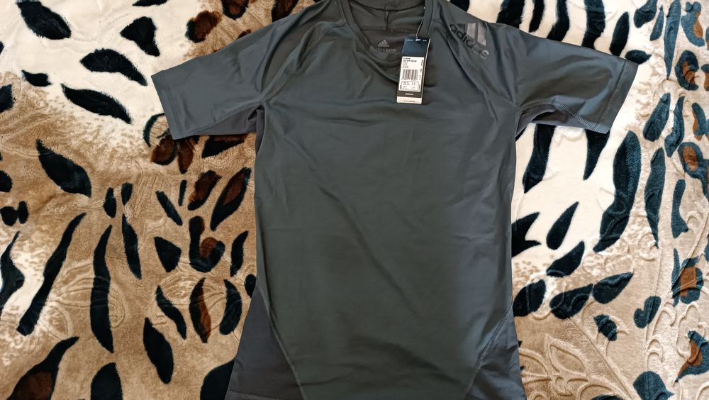 Футболка adidas оригінал ( унісекс)