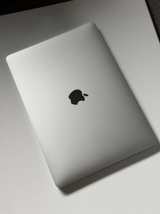 MacBook Pro i7 16GB RAM 500GB SSD Touch Bar Retina