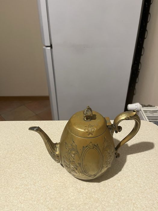 Mosiężny czajnik imbryk grawerowany