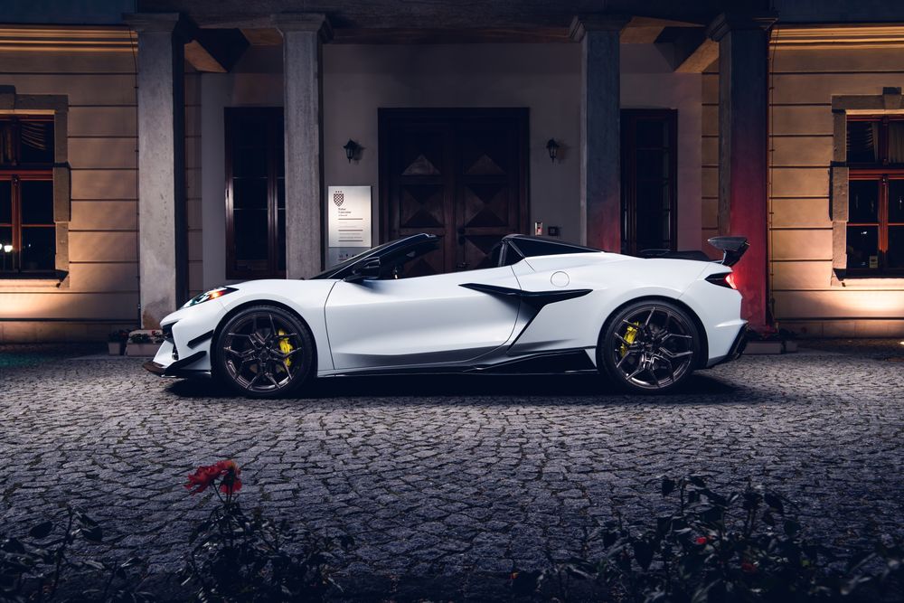 Wypożyczalnia, Wynajem Samochod do ślubu Złoty Mustang Dodge Maserati Biały Mercedes G Klasa Ferrari Corvette Cabrio Camaro Audi