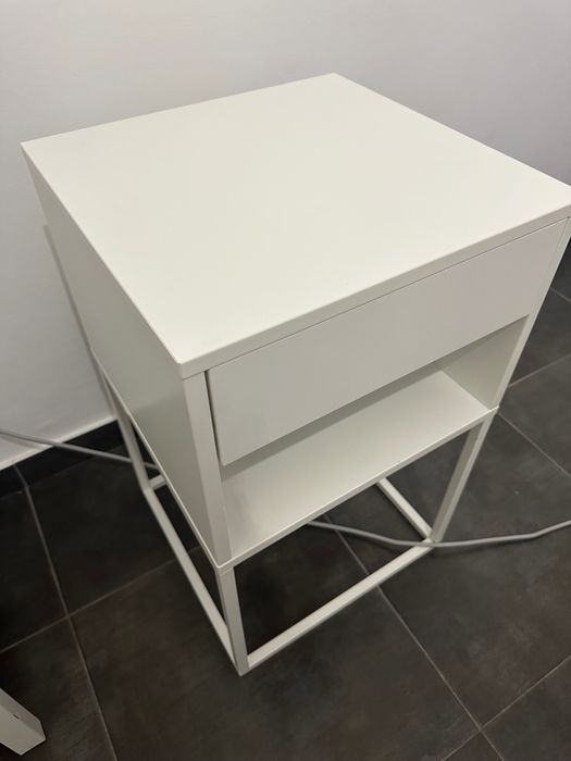 Cómoda para quarto/escritório nova