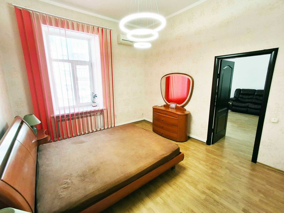 Без комісії. Оренда 3к квартири в Центрі, 130м2, вул. Шота Руставелі 34, метро Палац спорту, Площа Українських Героїв.