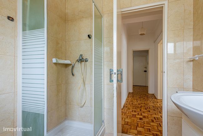 Apresento apartamento T3 com 2 varandas, localizado em Azambuja