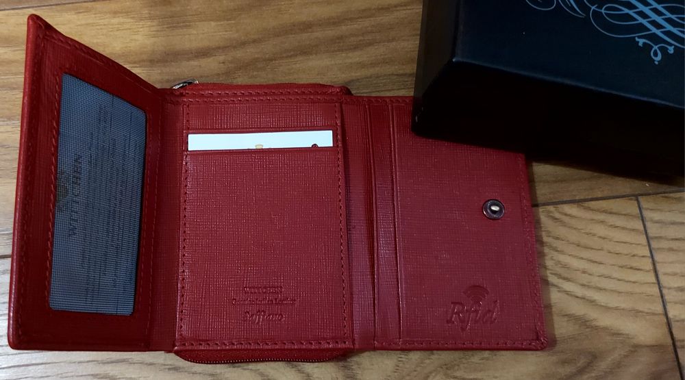 Nowy portfel czerwony Wittchen
