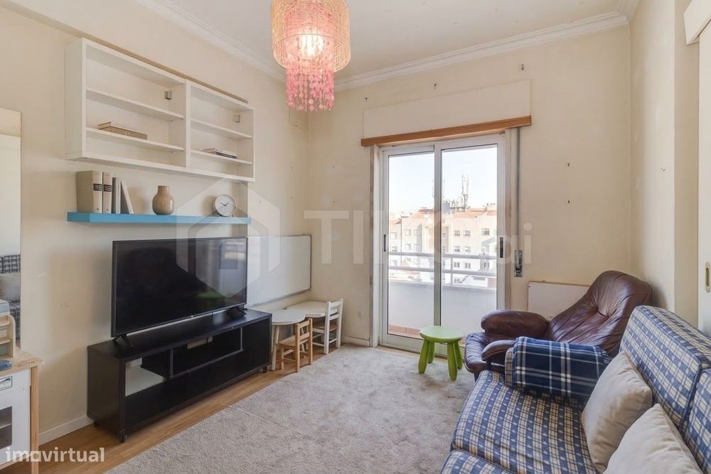 T4 com 209 m², vista 360º, sol todo o dia e garagem de 78 m² | Corroio