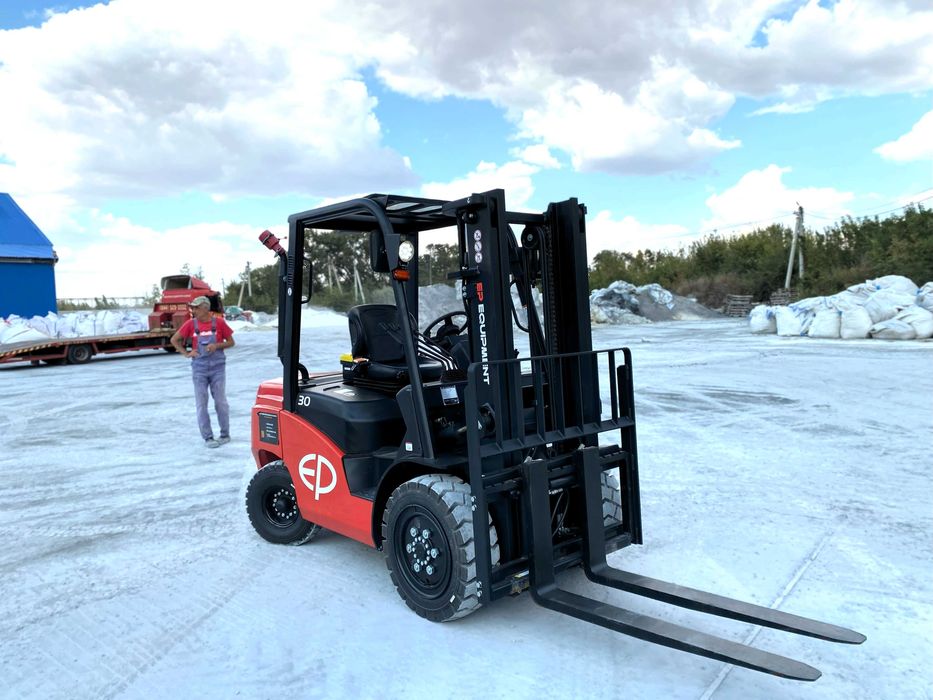 Продаж вилкових навантажувачів Київ нові та вживані гарантія доставка