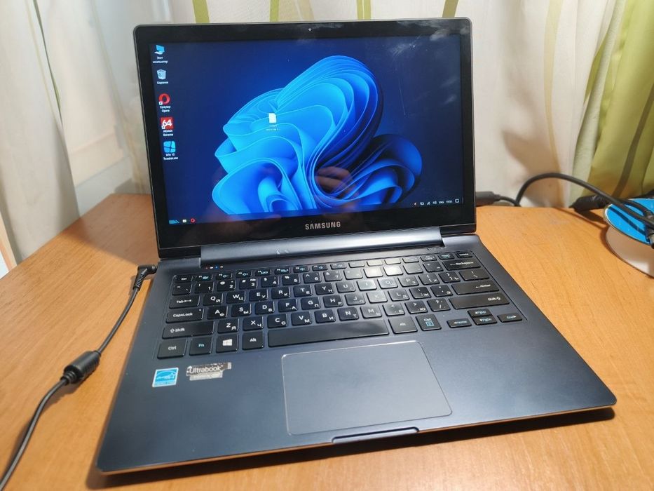 Ультрабук Samsung NP940X3G