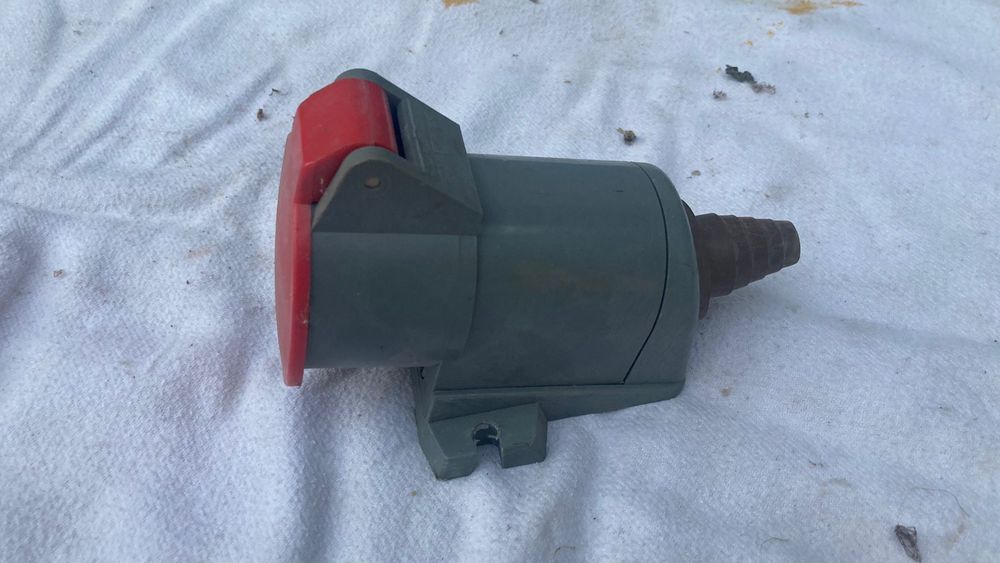 Gniazdo   siłowe   pojedyncze