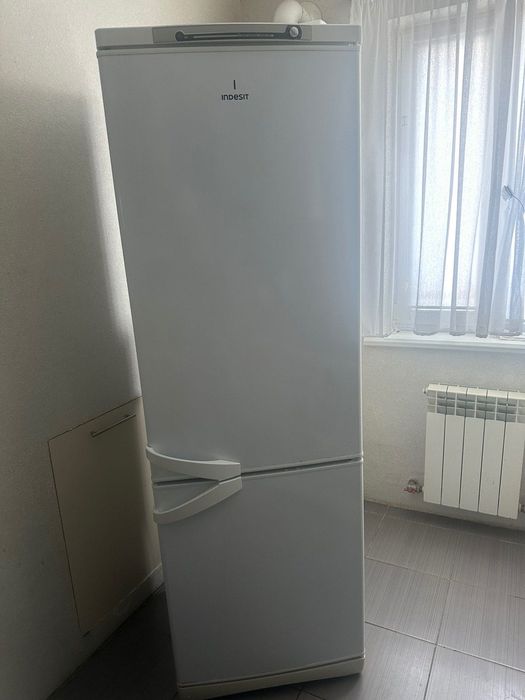 Продам холодильник INDESIT