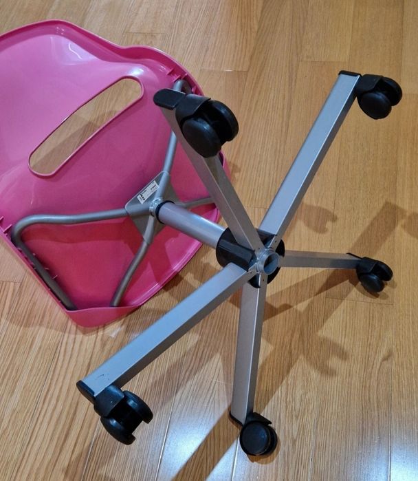 Cadeira rotativa para menina