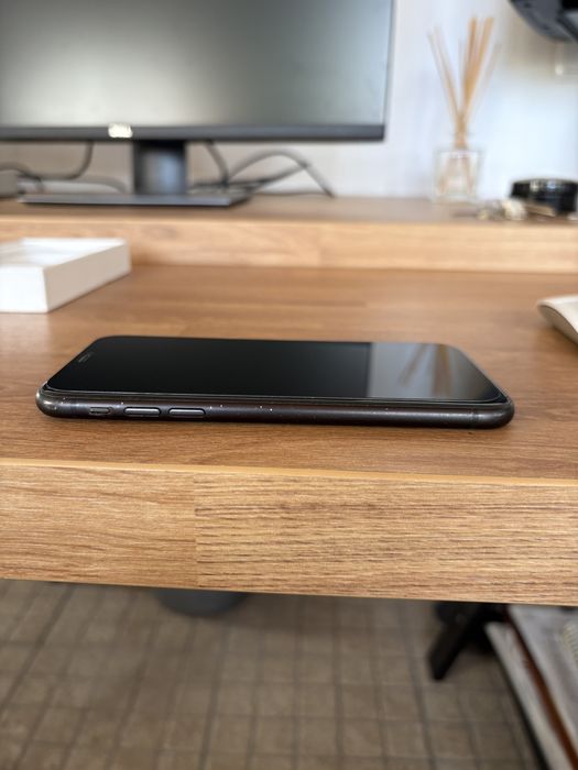 Iphone 11 como novo + capa (poucas marcas de uso)