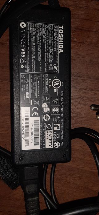 Зарядний пристрій TOSHIBA