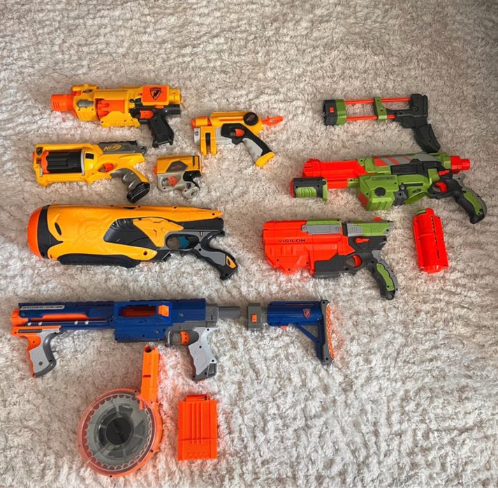 Conjunto de 8 Nerfs + acessórios e balas