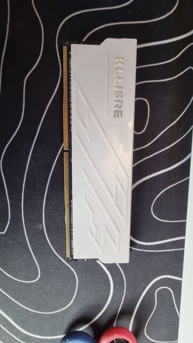 Продам KLLISRE оперативну пам'ять ddr4 3200