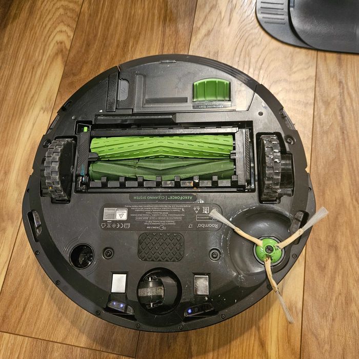 Odkurzacz iRobot Roomba I7 ze stacją dokującą i czujnikiem na schody