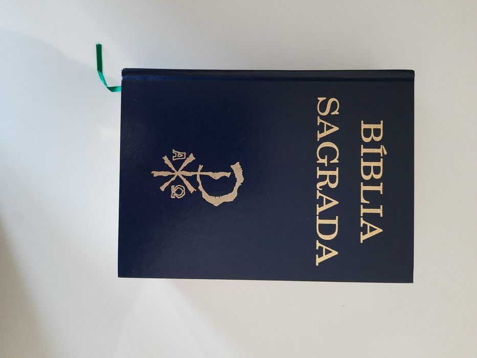 Bíblia Sagrada (Capa dura) – Editorial Missões Cucujães | Bom estado