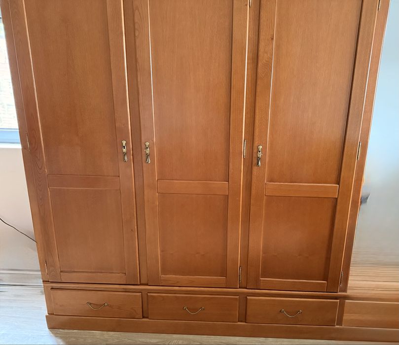 Roupeiro - Madeira Maciça