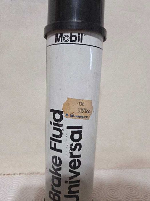 Lata antiga Mobil Brake Fluid Universal