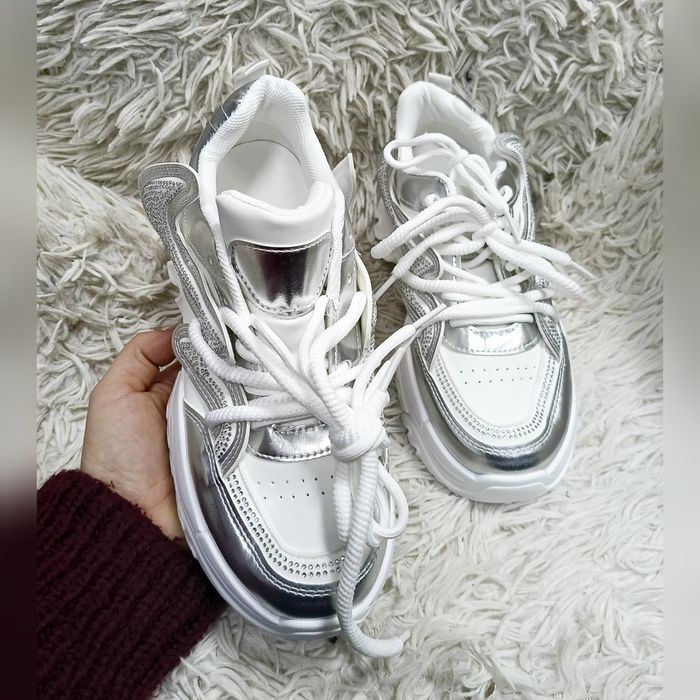 Nowe buty sneakersy białe srebrne 39