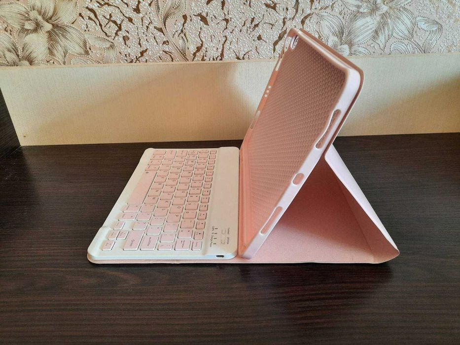 Чехол и клавиатура для iPad air 4, 10.9 светлорозовые