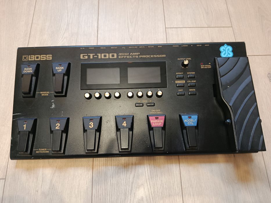 Procesor, efekt gitarowy Boss Gt100 ver.2