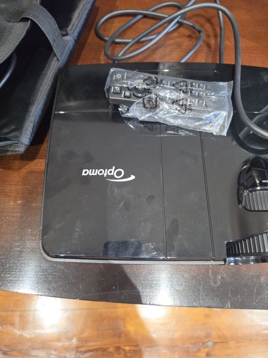 Projektor optoma DAEXU2 rzutnik zestaw w pelni sprawny lampa tylko 100h