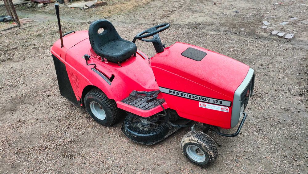 Traktorek do koszenia trawy Massey Ferguson 3212 z koszem