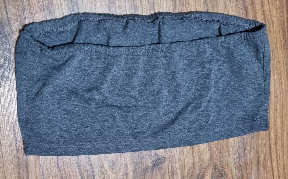 Króciutki crop top