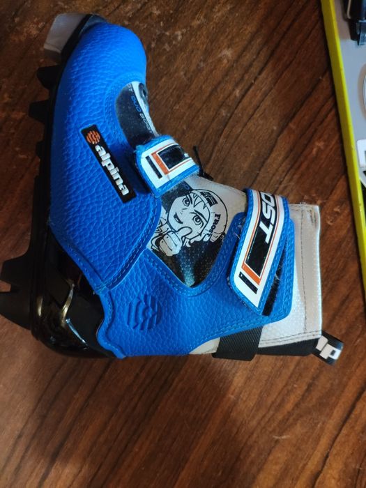 Ботинки лыжные беговые детские.