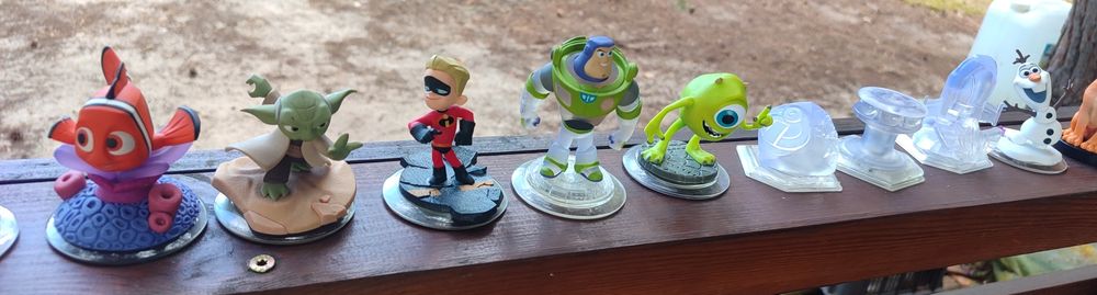 Kolekcja figurek Disney Infinity i inne 22 sztuki