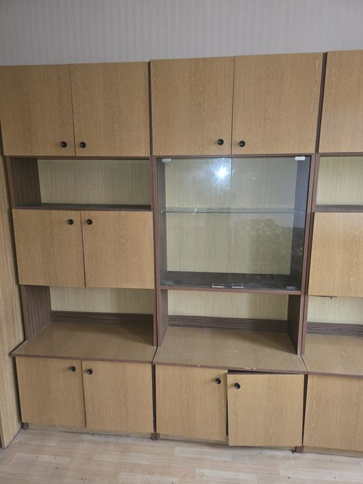 Meblościanka PRL retro vintage – duża, pojemna, z witryną.