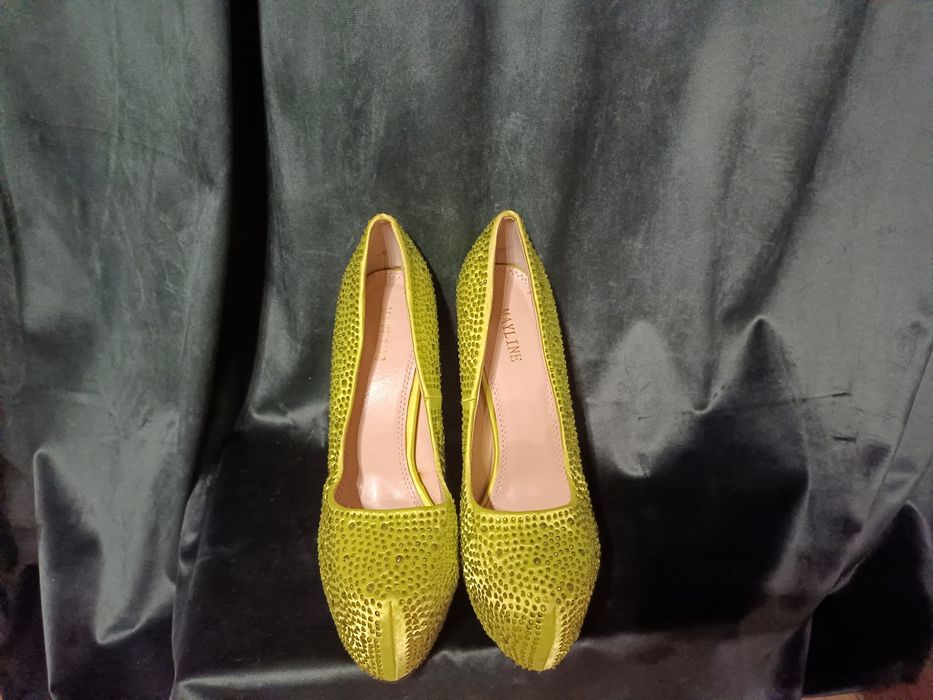 Neonowe szpilki na platformie z diamentami żółte rozmiar 41