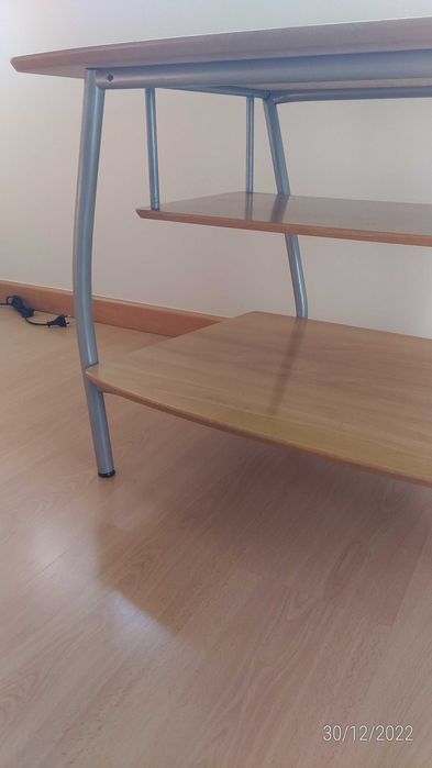 Mesa TV, aparelhagem, consolas, etc.