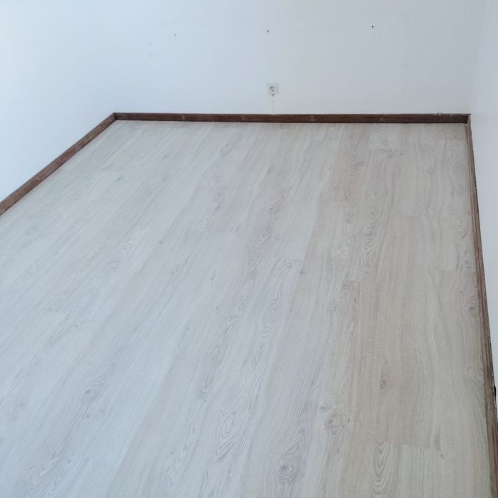 Pedreiro ladrilhador marido de alugue equipe de remodelacao