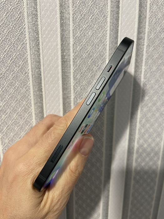 Apple iPhone 13 128 gb. Неверлок, акб 100%