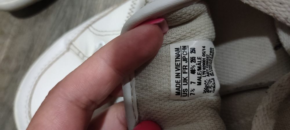 Кросівки adidas в гарному стані