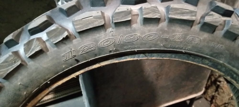 Покришка Иж Планета .120/90-18