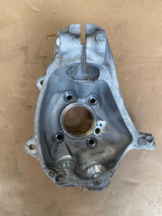 Цапфа (поворотний кулак) BMW X3 G01