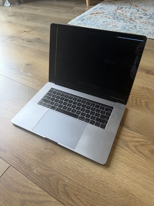 MacBook A1707 uszkodzona matryca