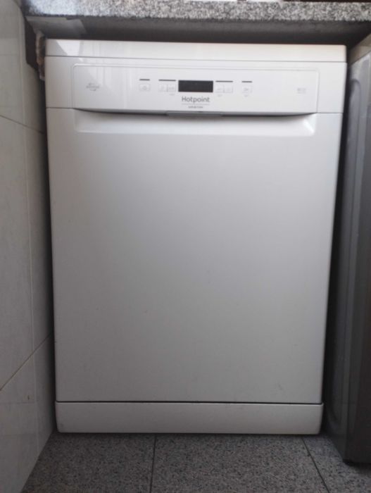 Maquina de lavar loiça Hotpoint Ariston como nova