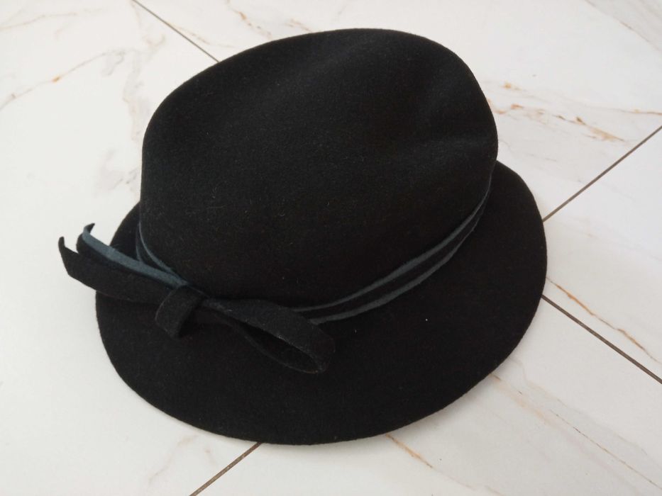 Elegancki zimowy kapelusz