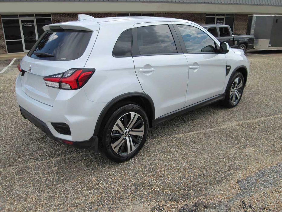 Mitsubishi Outlander Sport      2025