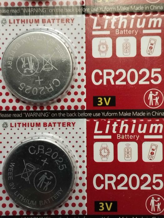Літієві батарейки CR2025.