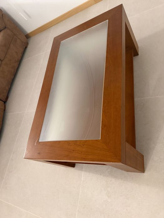Mesa de centro  em cerejeira com vidro