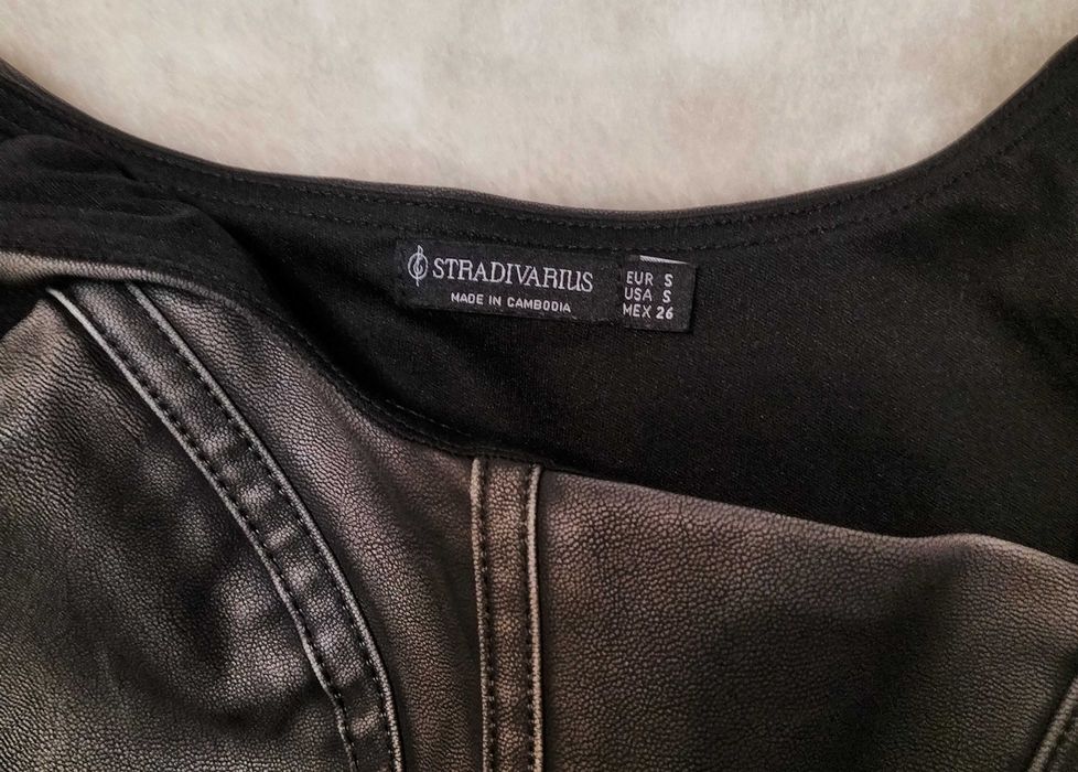 Top cinzento em pele sintética, tam. S, Stradivarius