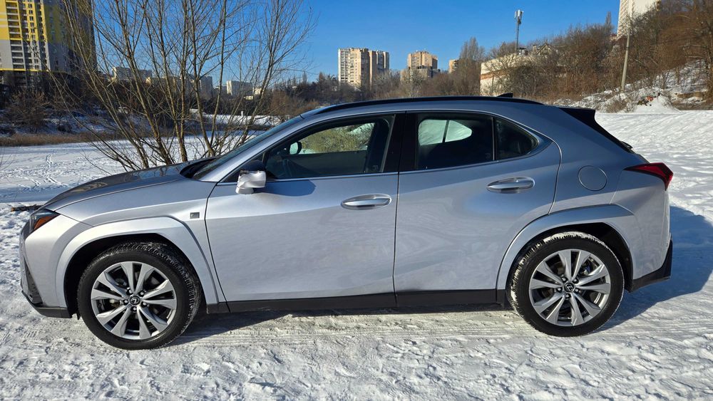 Lexus UX 250h AWD F Sport Design 2023 Гибрид пробег 7800км