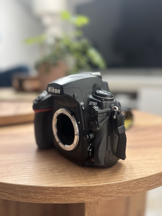 Nikon d700 z obiektywem 18-105