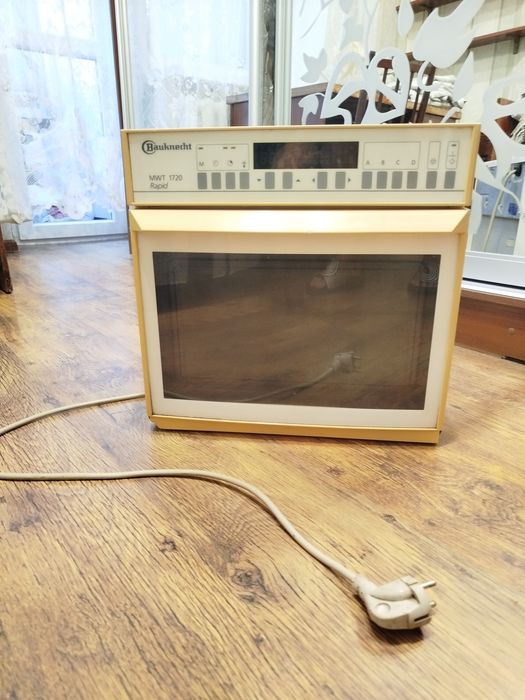 Продам мікрохвильову піч Bauknecht MWT 1720 Rapid